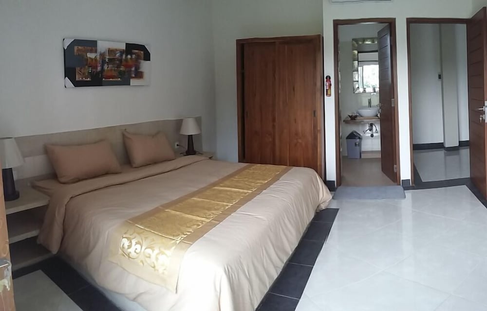 Фото Long Lane Homestay Bali