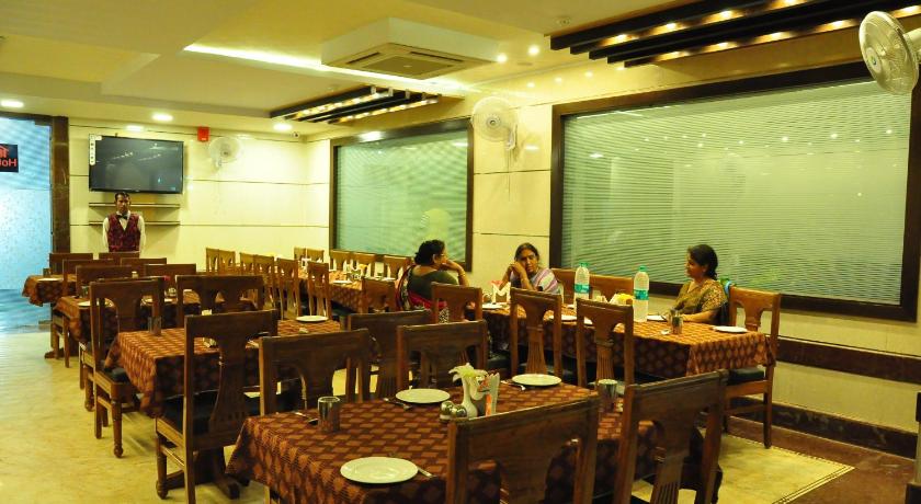 Фото Hotel Basera Brij Bhoomi