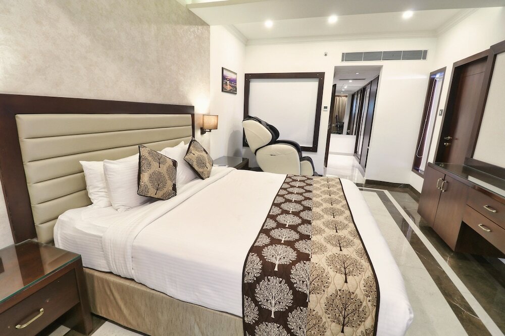 Фото Goldfinch Hotel Mangalore
