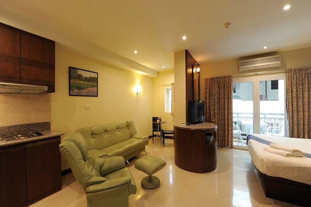 Фото The Whitehouse Condotel