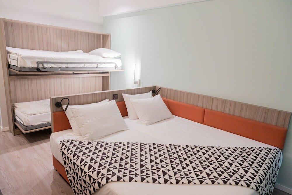 Фото Casual Kubic Athens Hotel