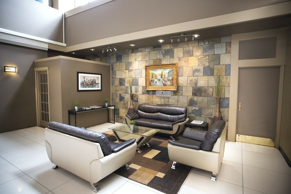 Фото Coliseum Inn