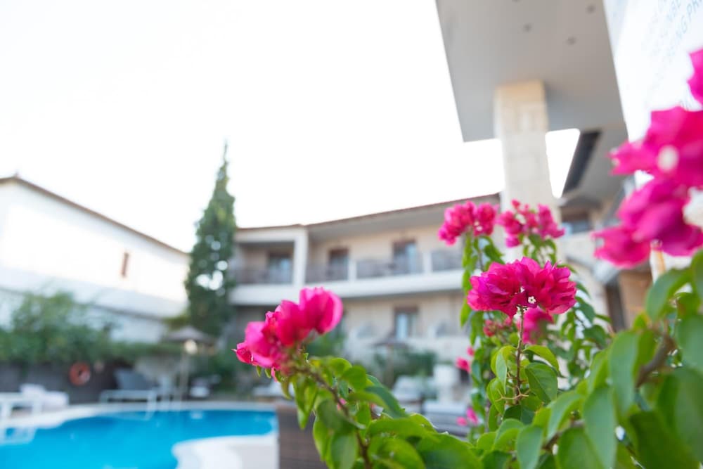 Фото Stamos Hotel