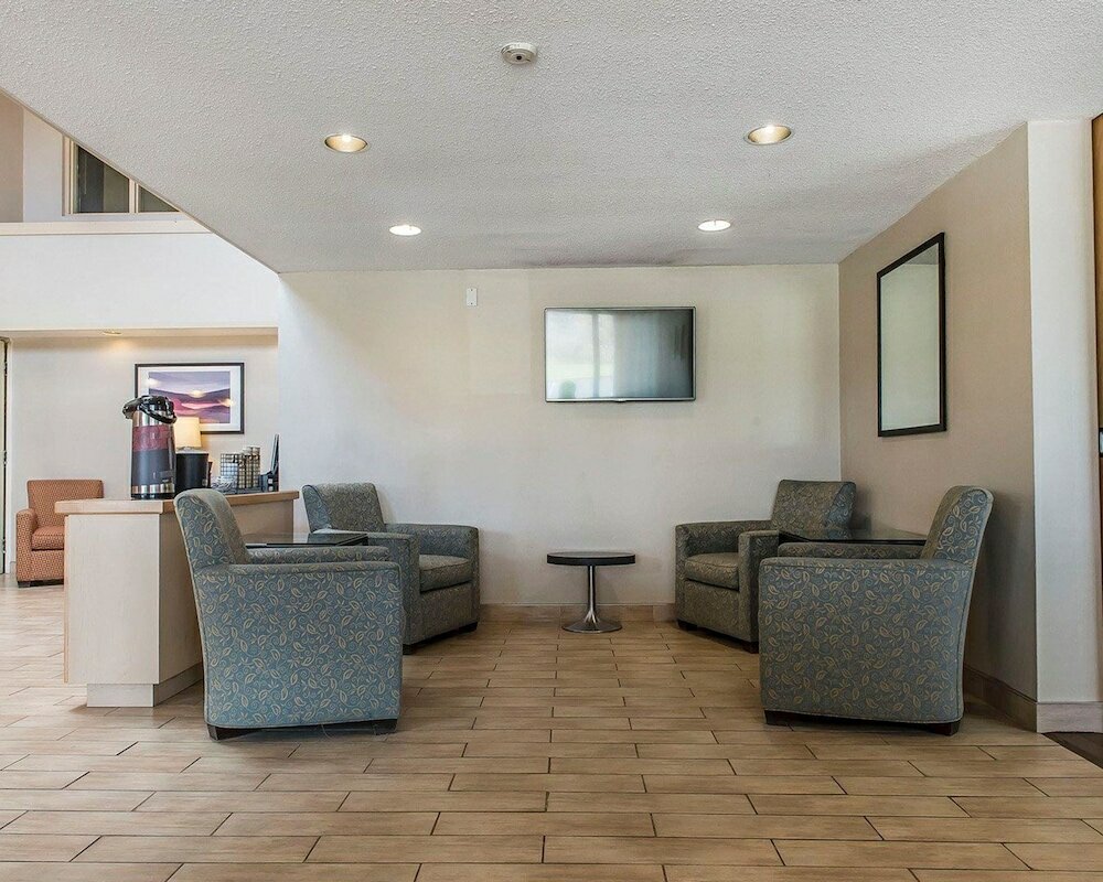 Фото Comfort Inn Hwy 401