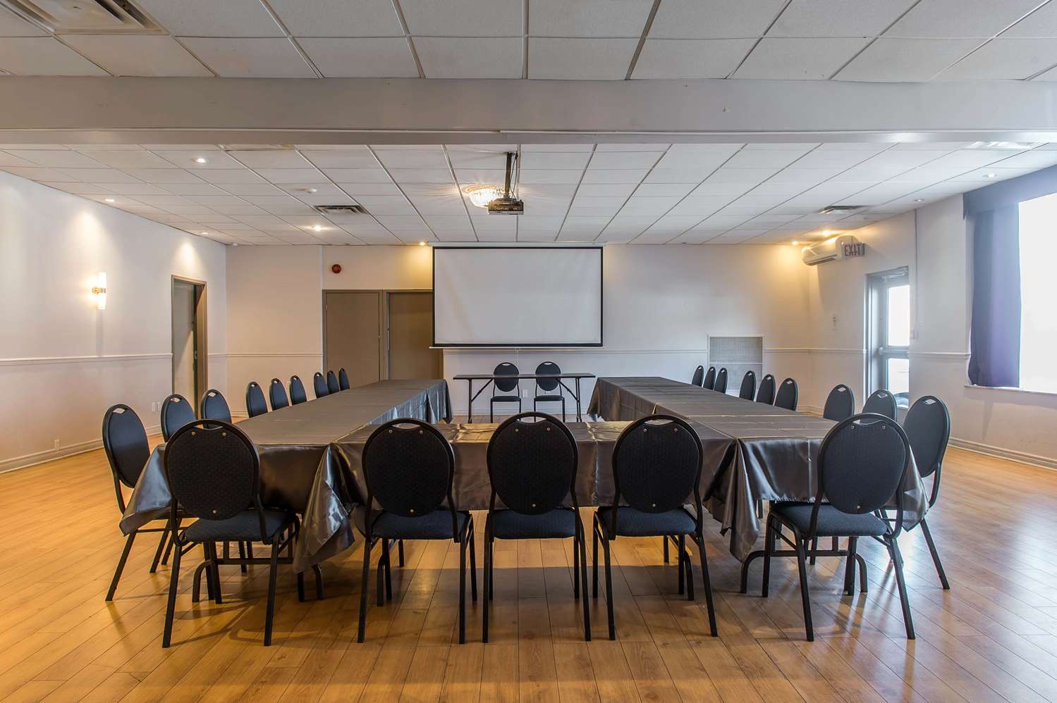 Фото Ramada Plaza by Wyndham Montreal