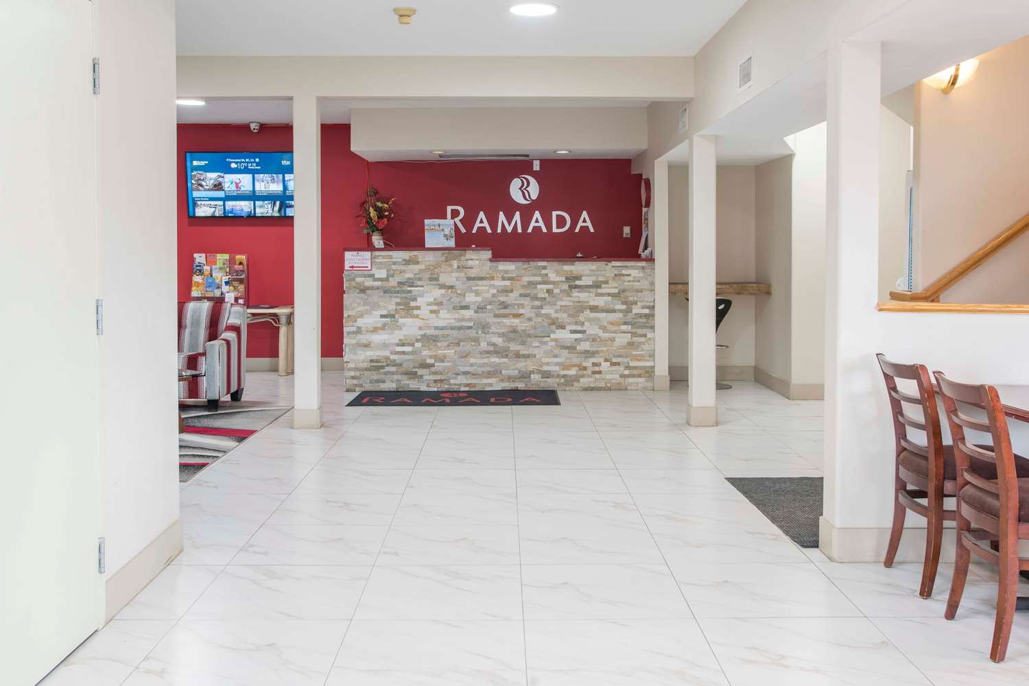 Фото Ramada Limited 100 Mile House