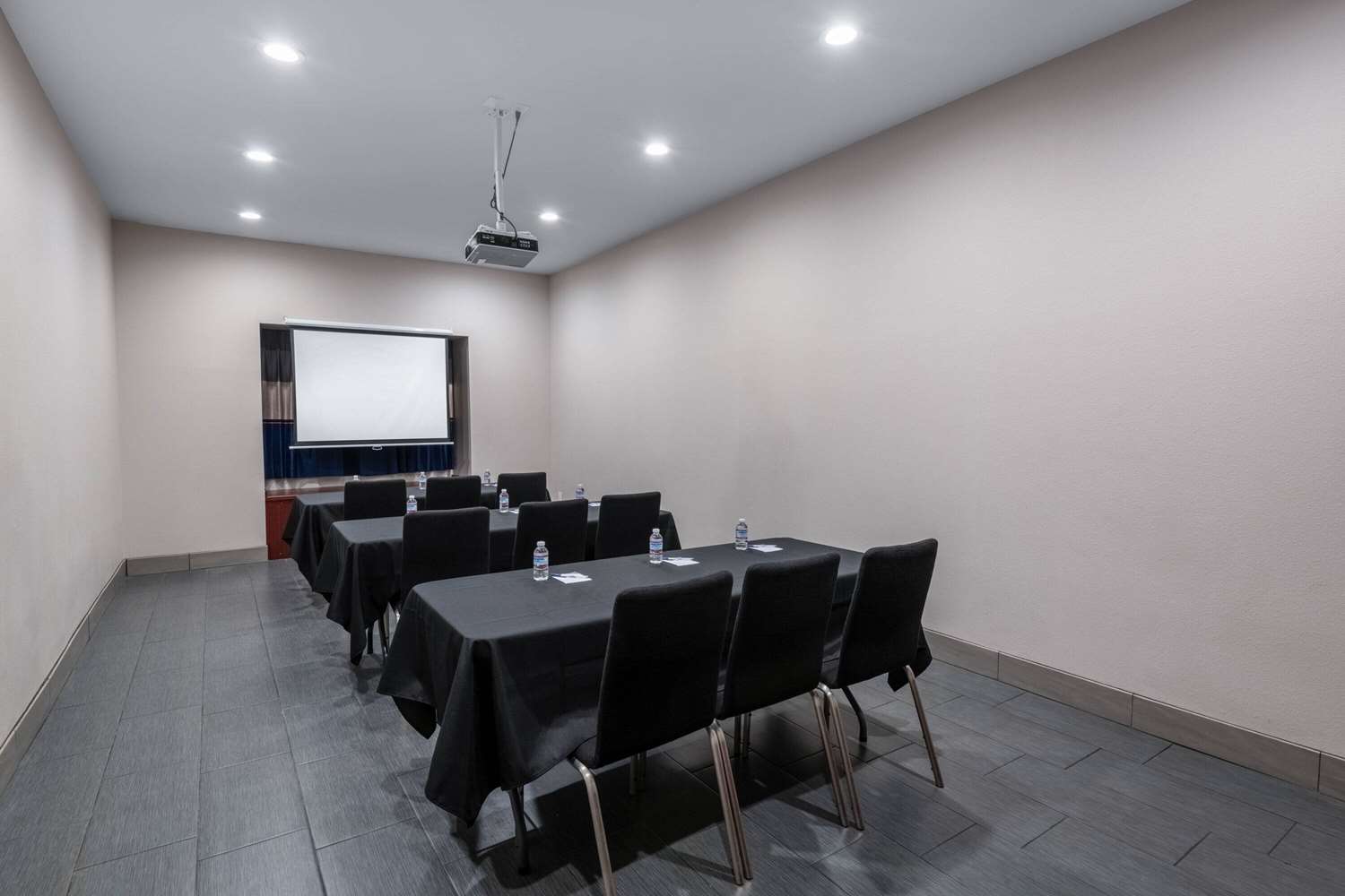 Фото Microtel Inn & Suites by Wyndham Tracy