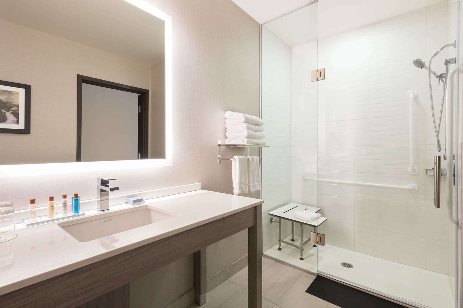 Фото Wingate by Wyndham Dieppe Moncton