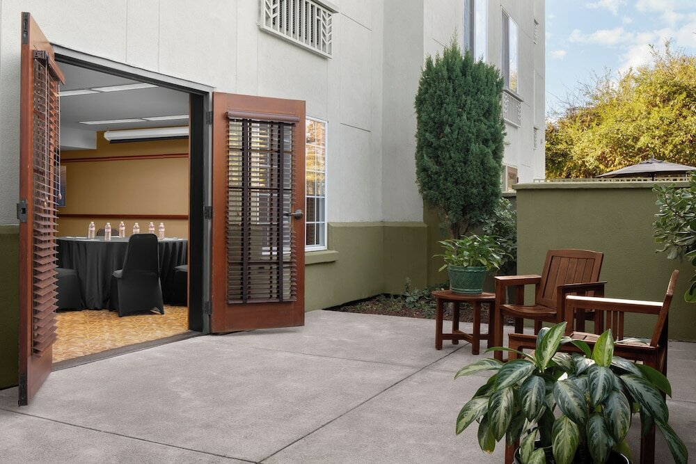 Фото Larkspur Landing South San Francisco - An All-Suite Hotel