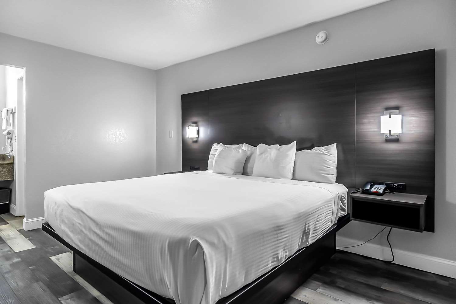 Фото SureStay Hotel by Best Western Oklahoma City West