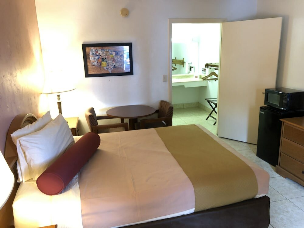 Фото Econo Lodge North