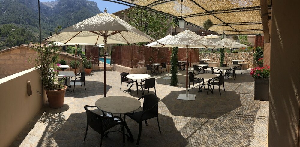 Фото Hotel y Apartamentos Des Puig