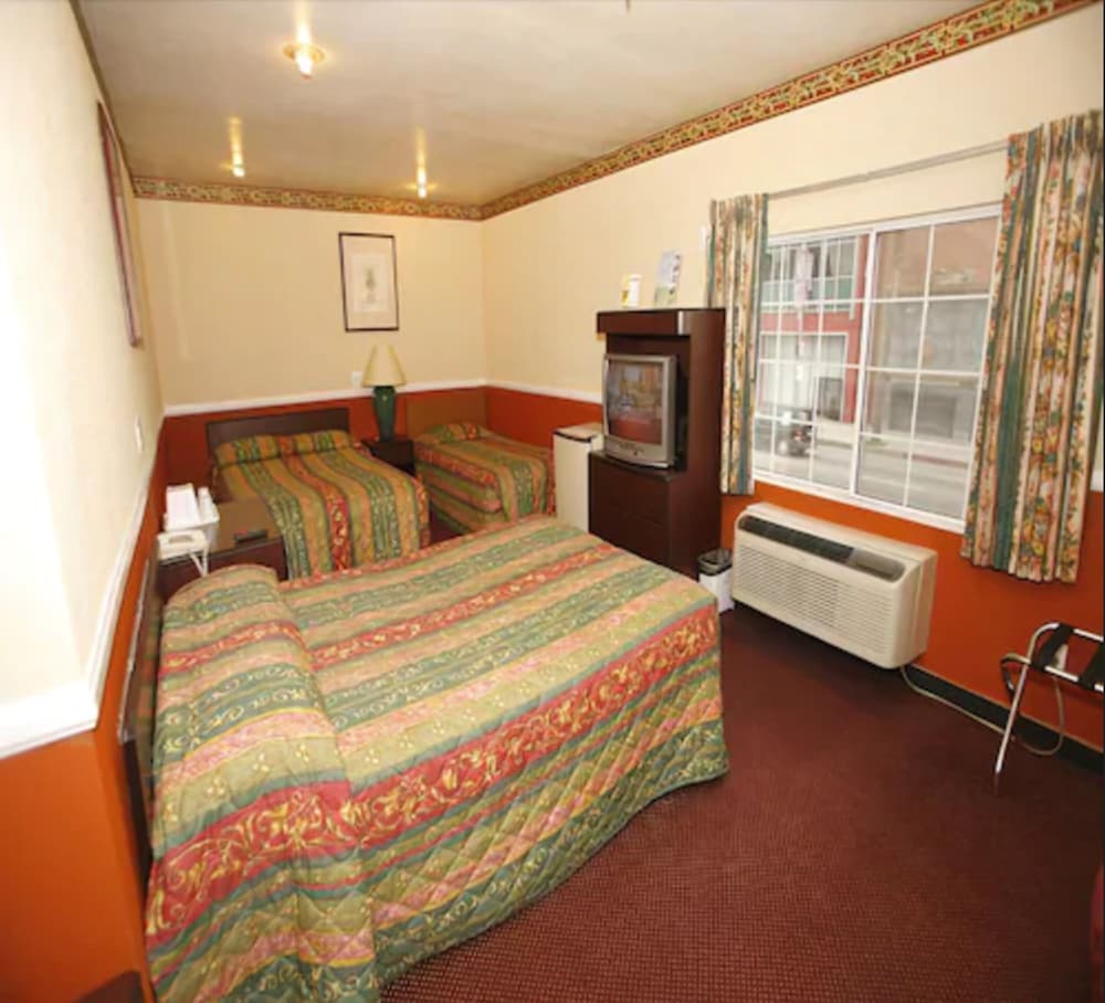 Фото Hollywood Guest Inn