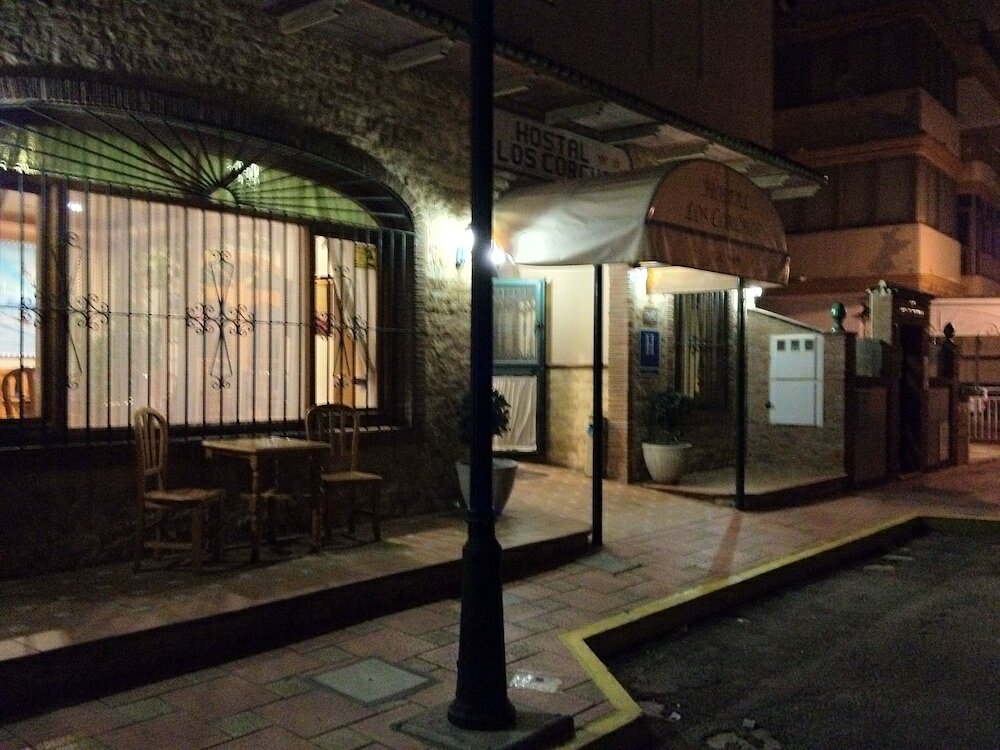 Фото Hostal Los Corchos