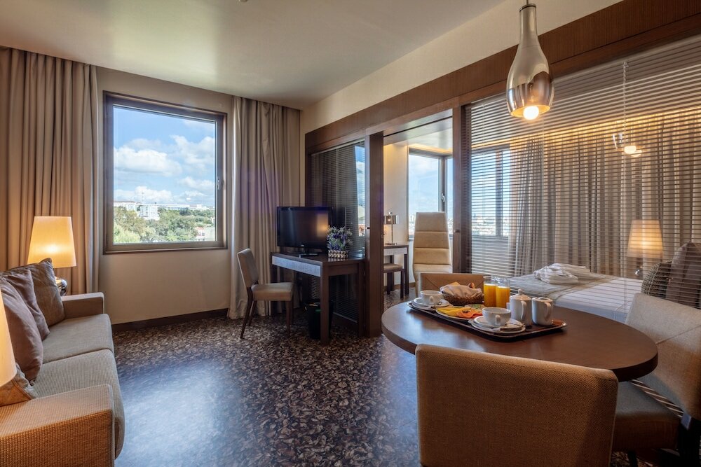 Фото Neya Lisboa Hotel