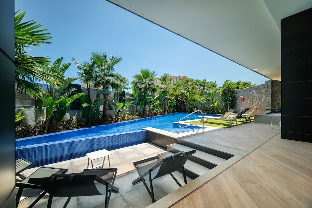 Фото Ahoy Apartments