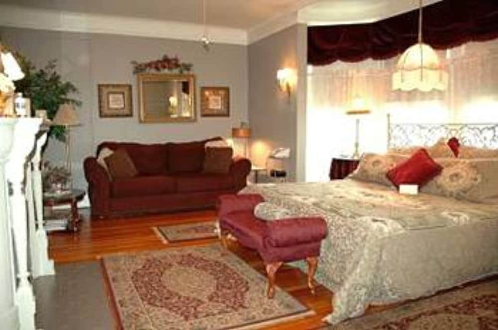 Фото Oliver Inn Bed and Breakfast