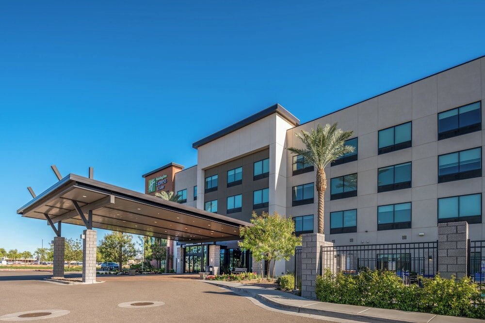 Фото Holiday Inn Express And Suites Gilbert Mesa Gateway Airport, an Ihg Hotel