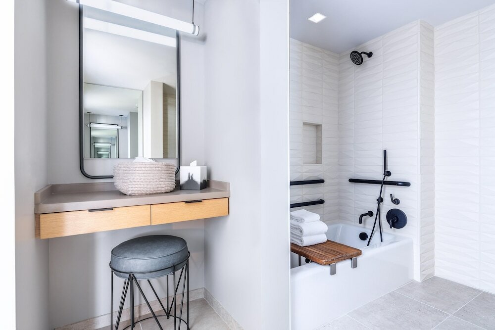 Фото The Shay, a Destination by Hyatt Hotel