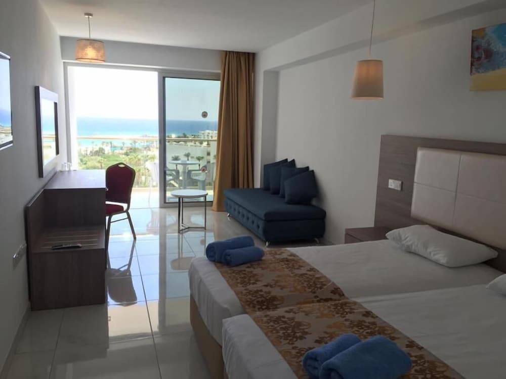 Фото Corfu Hotel