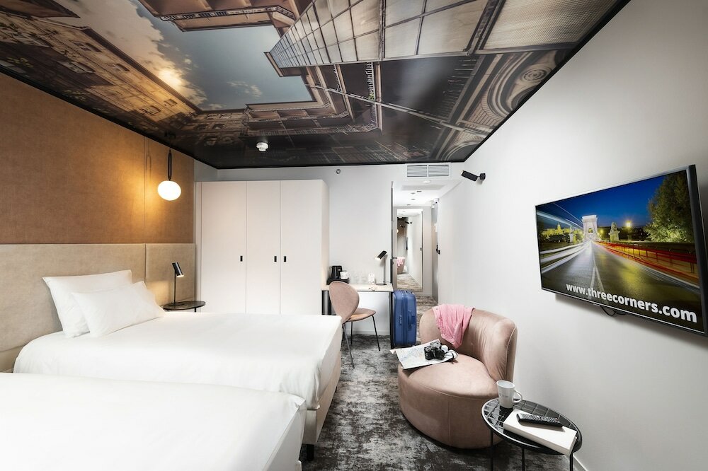 Фото Three Corners Downtown Hotel