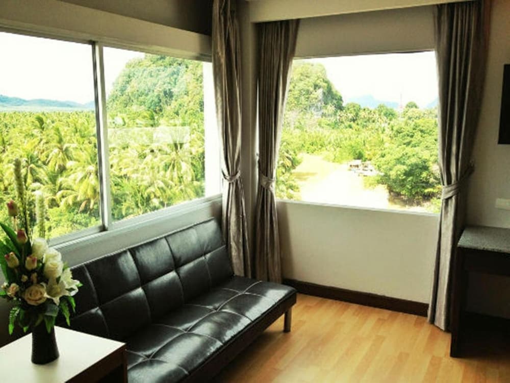 Фото Sinkiat Buri Hotel