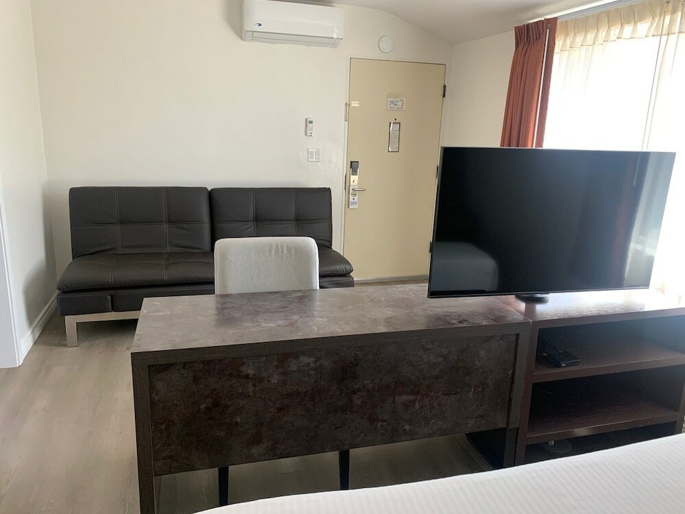 Фото Oasis Inn & Suites