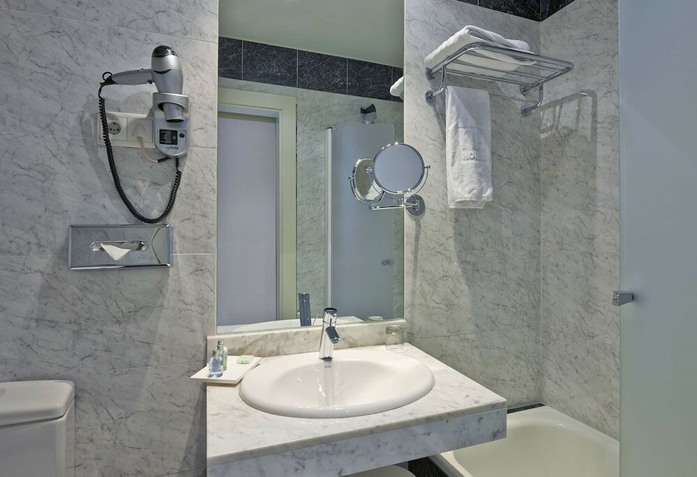 Фото Nh Valencia Las Artes