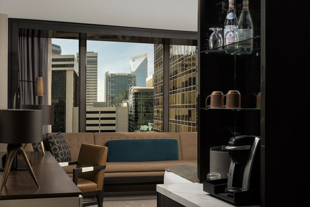 Фото Omni Charlotte Hotel