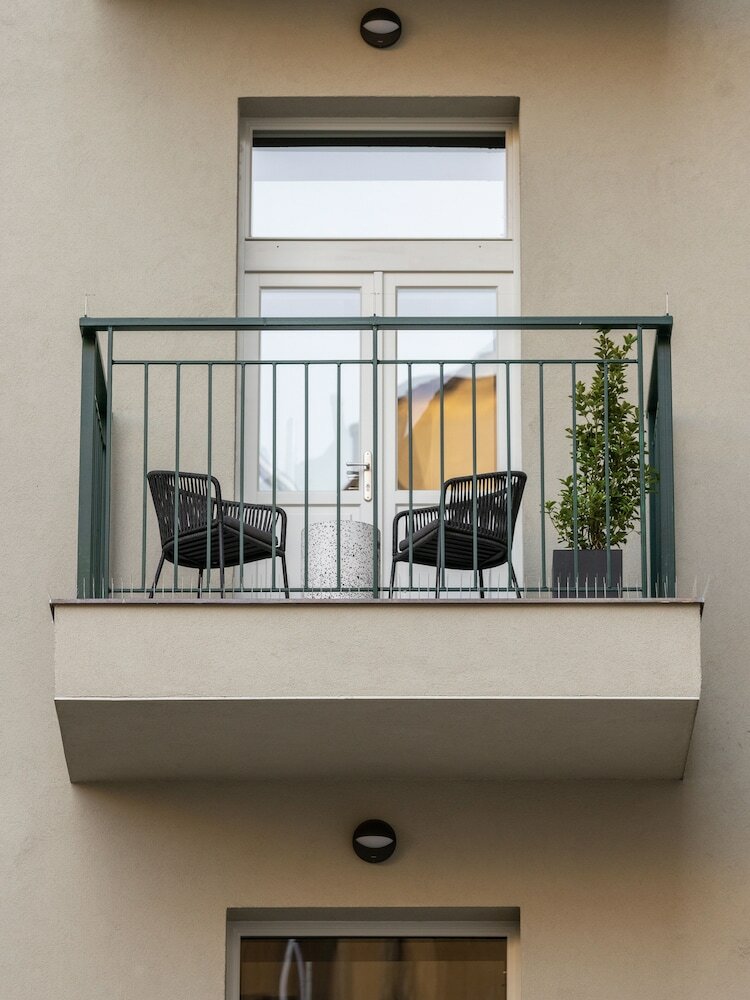 Фото The Viaduct Suites & More