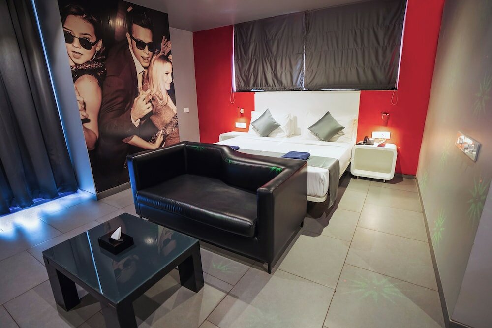 Фото SinQ Party Hotel