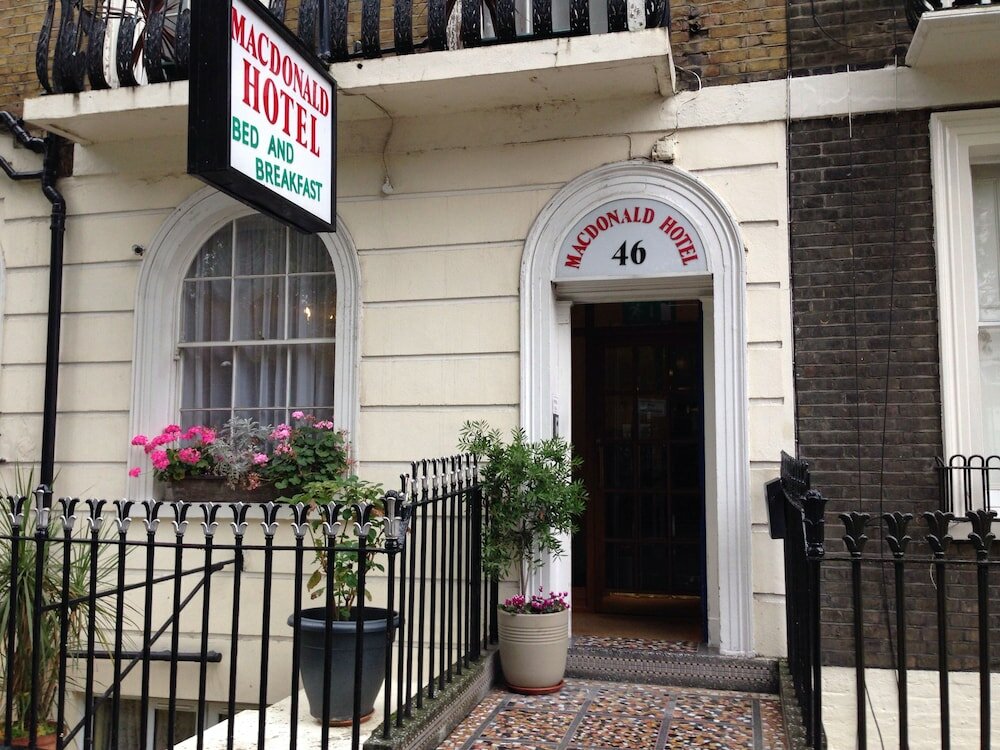 Фото MacDonald Hotel