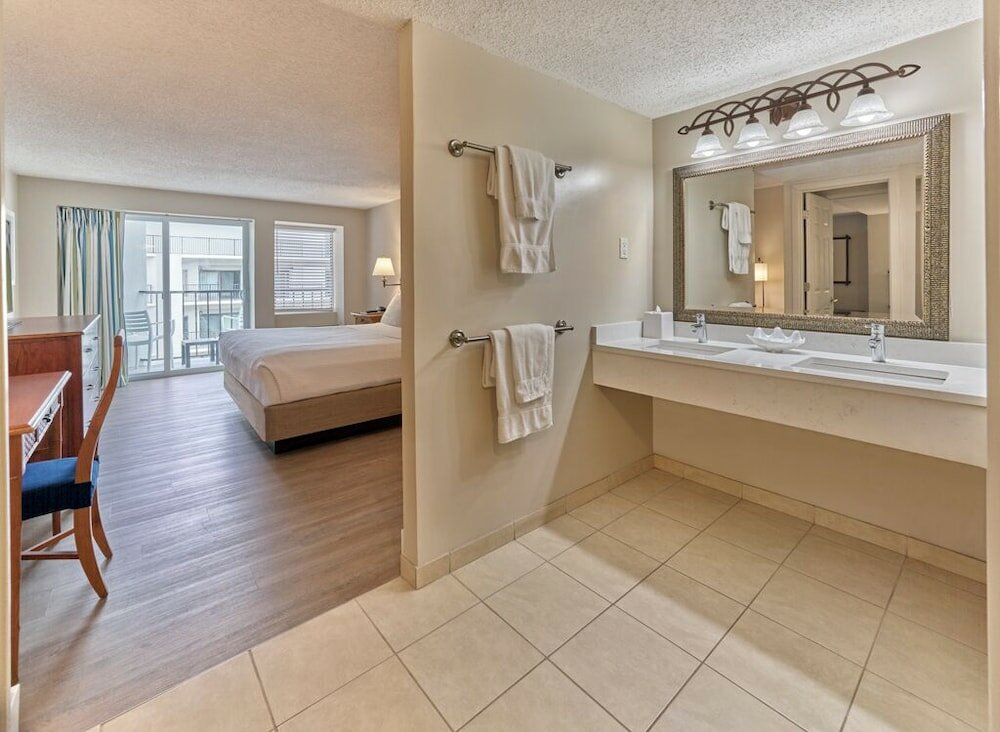 Фото Henlopen Hotel