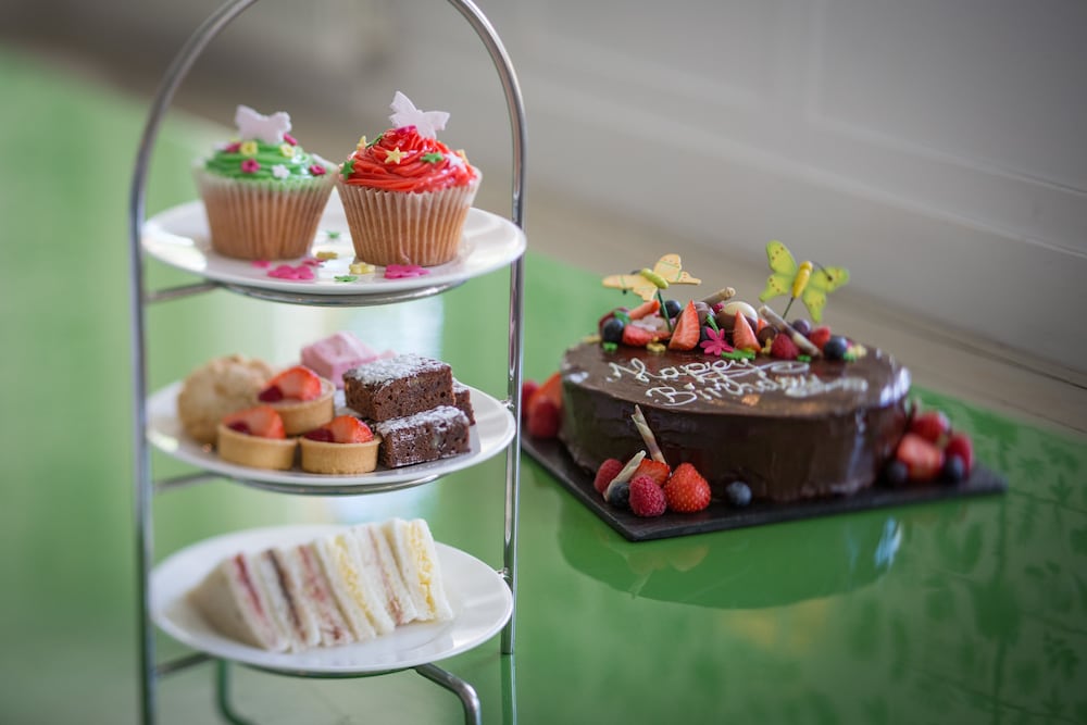 Фото Stoke Place Hotel