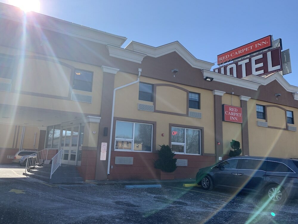 Фото Red Carpet Inn Elmwood Park