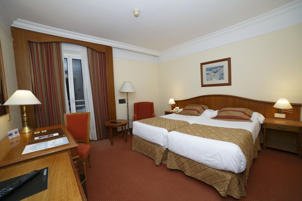 Фото Hotel Hoyuela