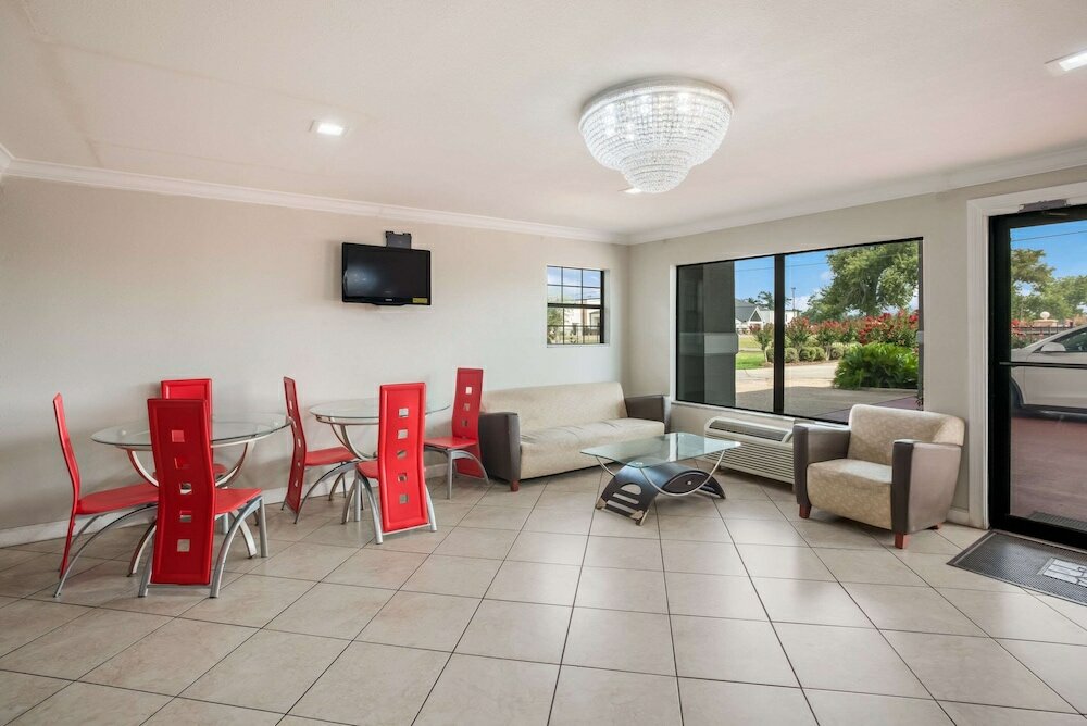 Фото Econo Lodge Lake Charles University Area