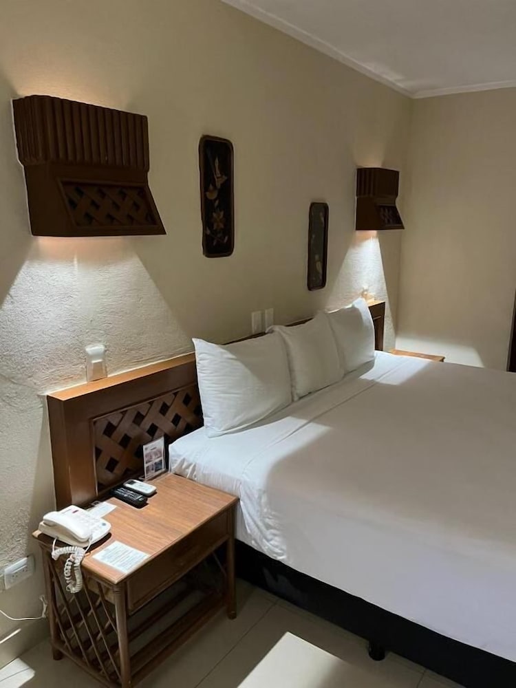 Фото Hotel Plaza Kokai