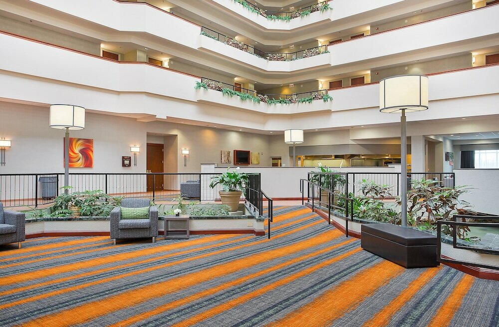 Фото Holiday Inn University Plaza-Bowling Green, an Ihg Hotel