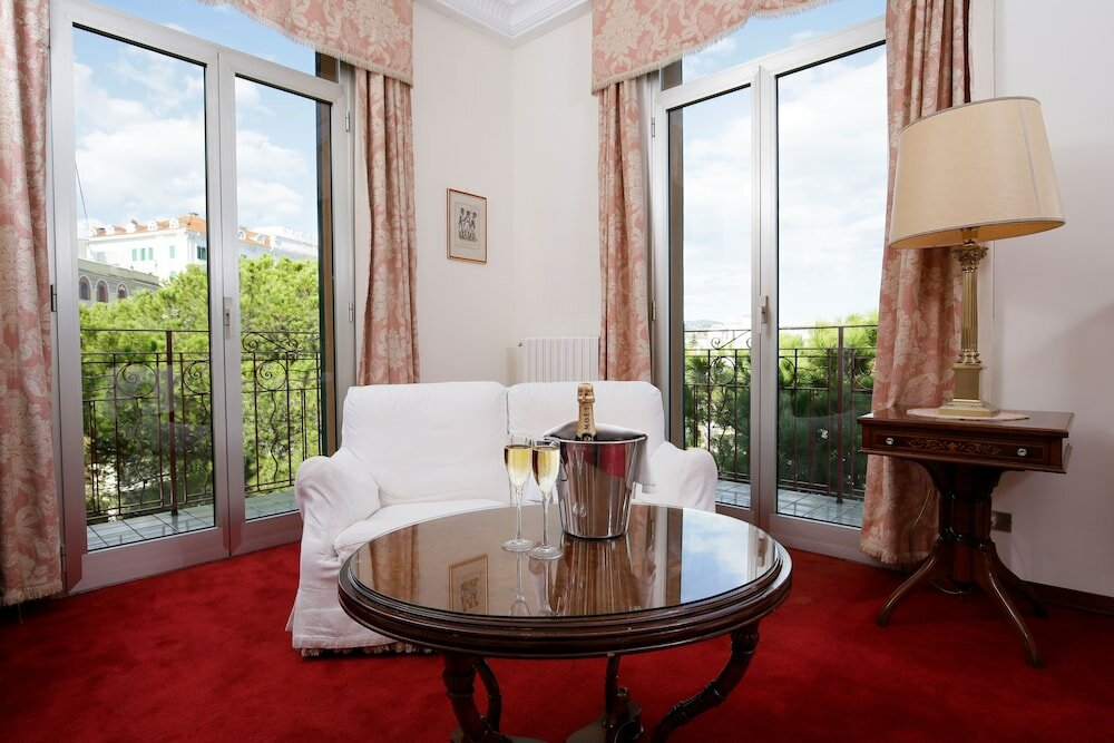 Фото Grand Hotel Londra