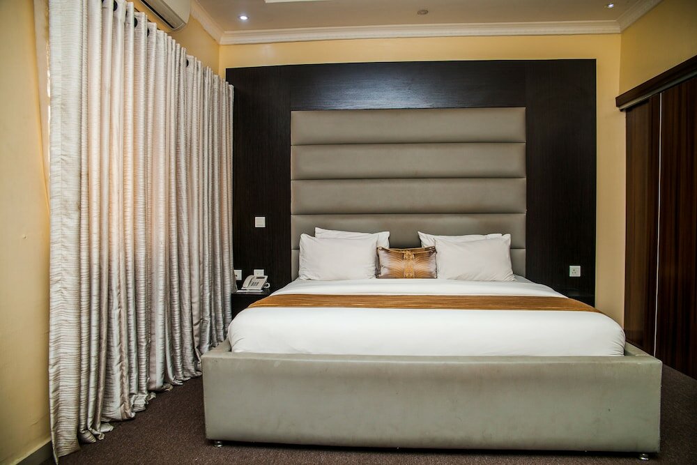 Фото CribVille Hotel & Suites