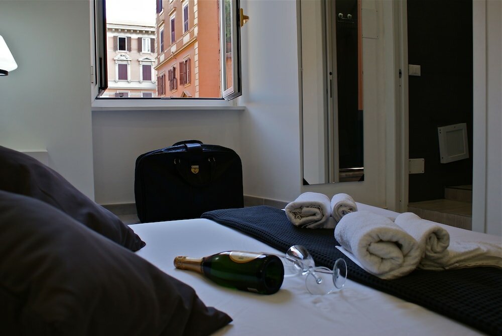 Фото Empire Suites