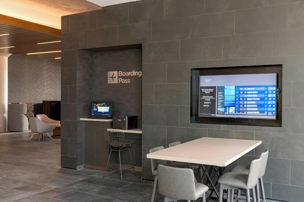 Фото Courtyard by Marriott Waterloo Cedar Falls