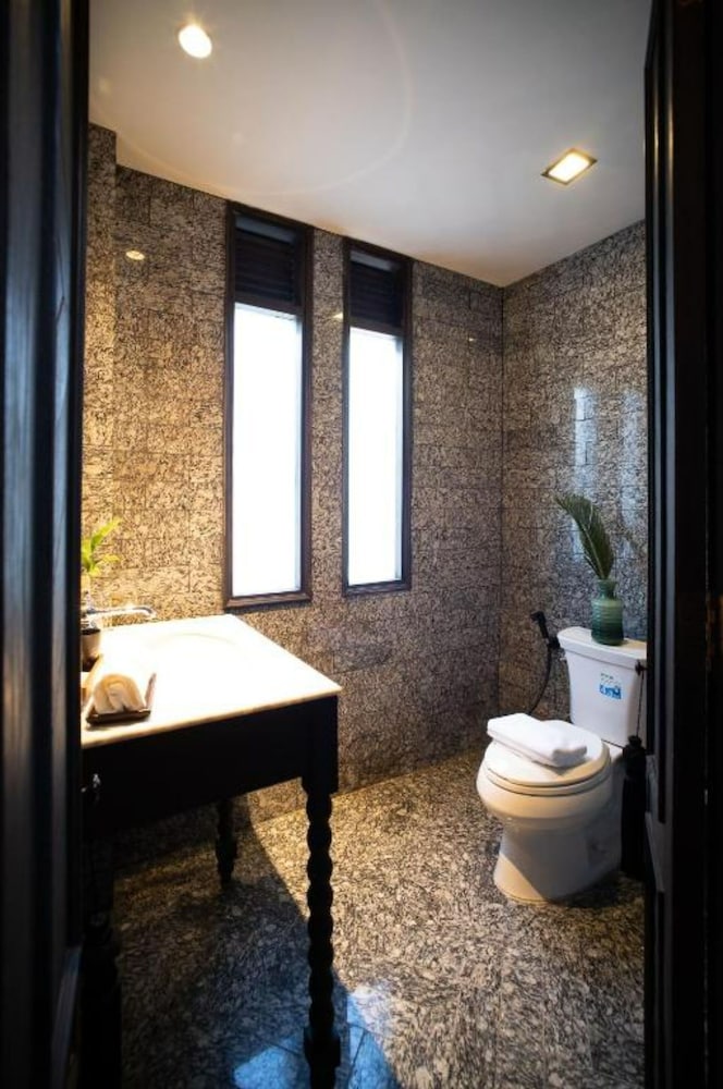 Фото Baan Tuk Din Hotel