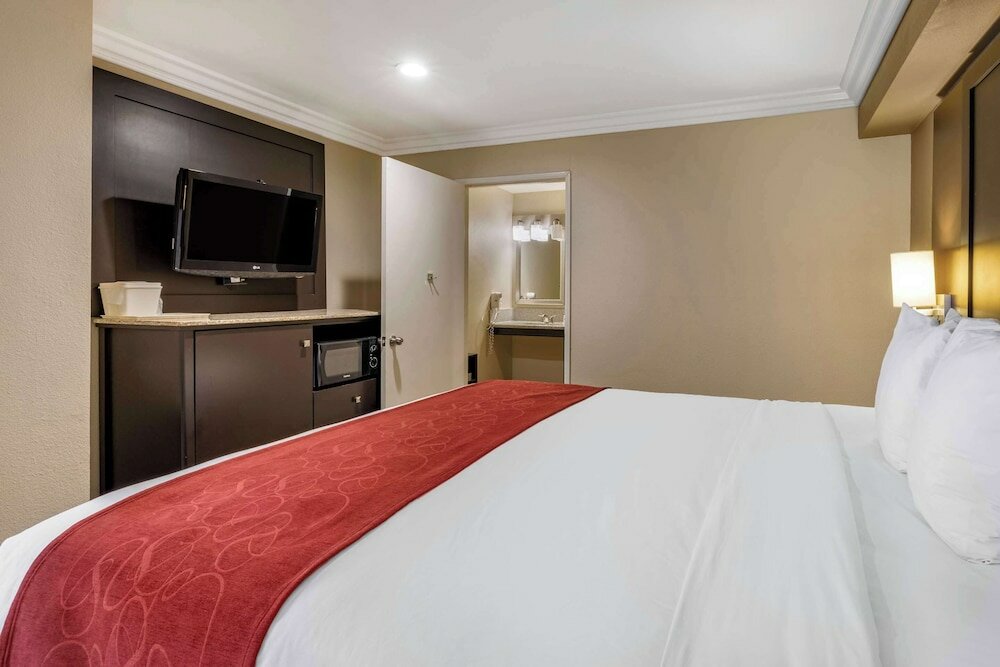 Фото Comfort Suites San Clemente Beach