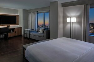 Гостиница New Orleans Marriott Warehouse Arts District