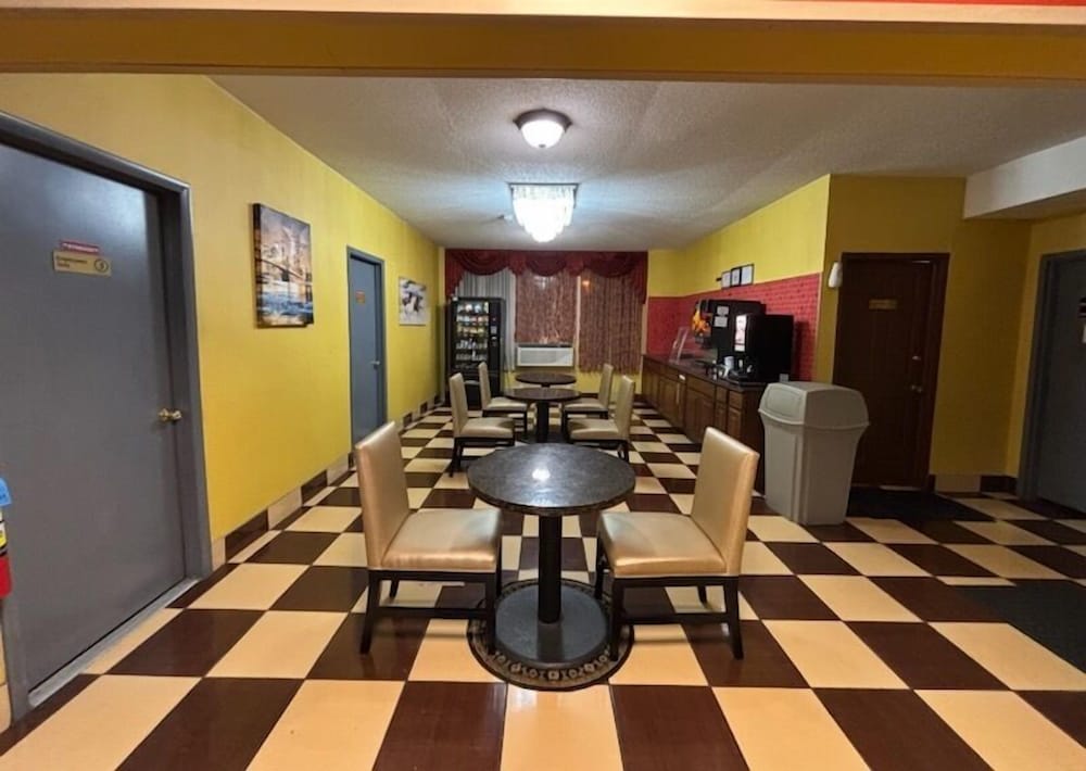 Фото Townhouse Inn & Suites