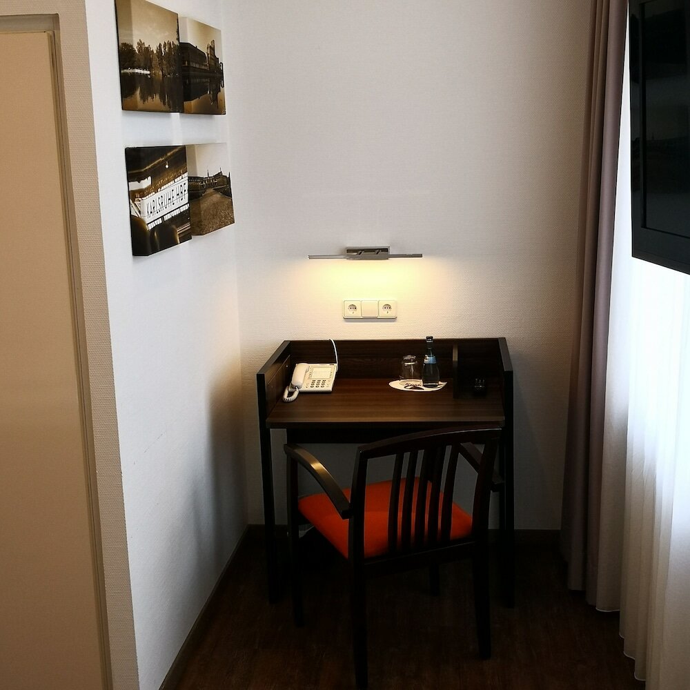 Фото SevenDays Hotel BoardingHouse