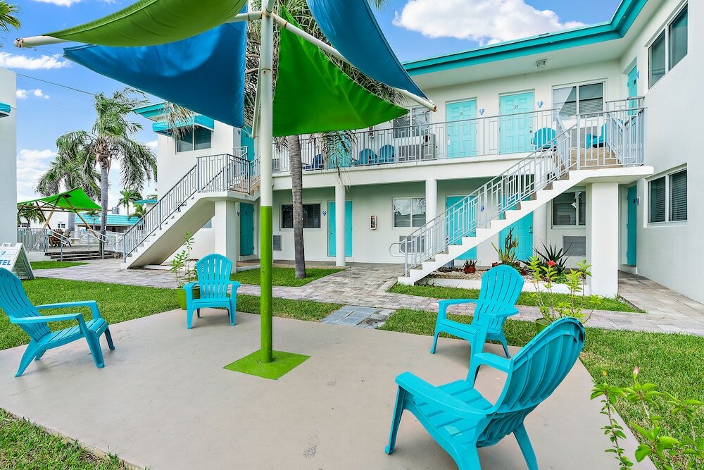Фото Hollywood Beachside Boutique Suites
