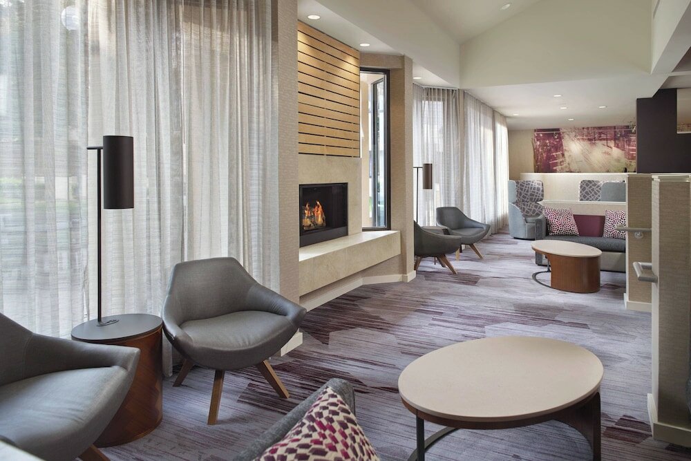 Фото Courtyard Charlotte Arrowood